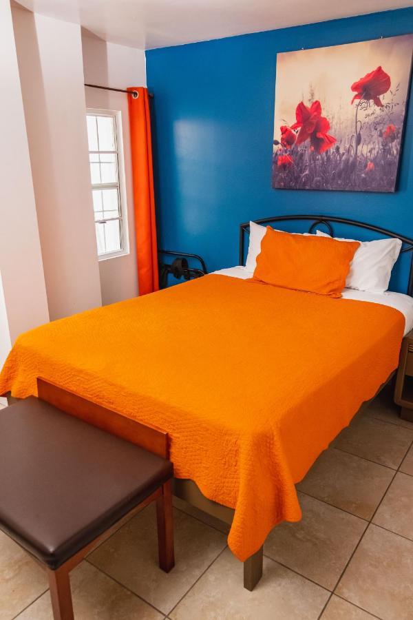 Hotel Revolucion