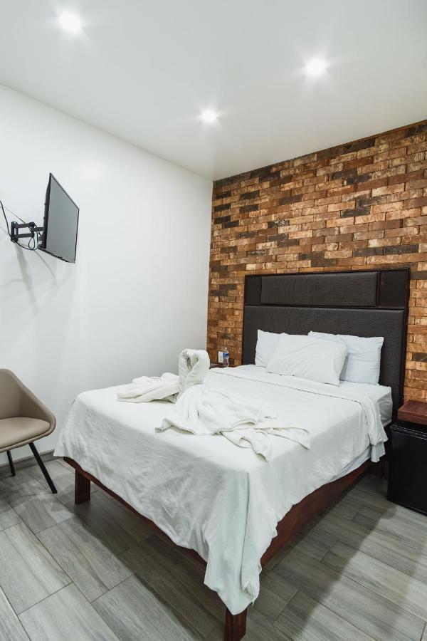 Hotel Revolucion